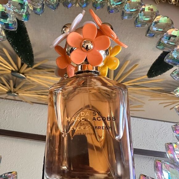 Marc Jacobs Daisy Ever So Fresh - A Sparkling Citrus Dream - Picture 4 of 17